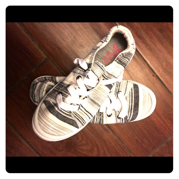 Striped fashion shoes - Picture 1 of 3